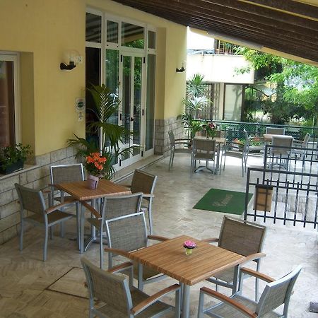 Hotel Cannes Rimini Buitenkant foto