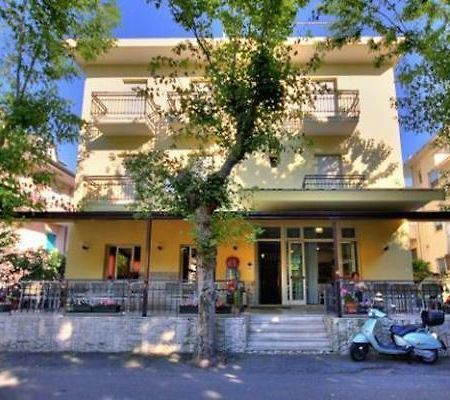 Hotel Cannes Rimini Buitenkant foto