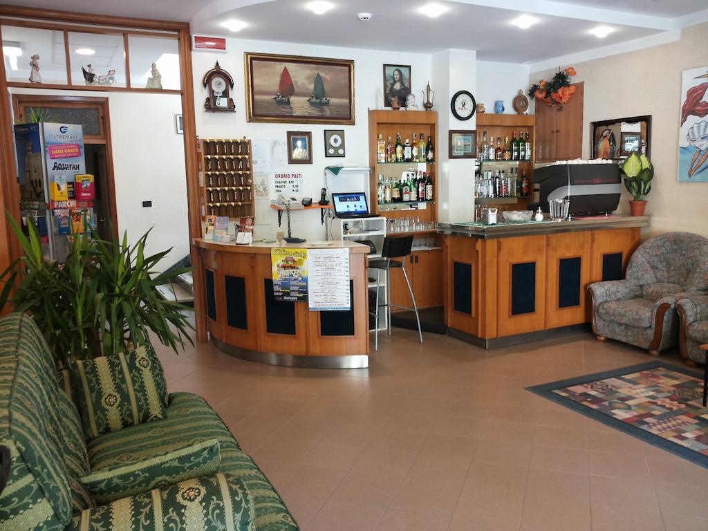 Hotel Cannes Rimini Buitenkant foto