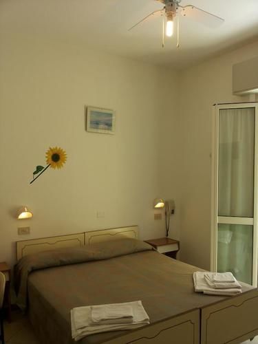 Hotel Cannes Rimini Buitenkant foto